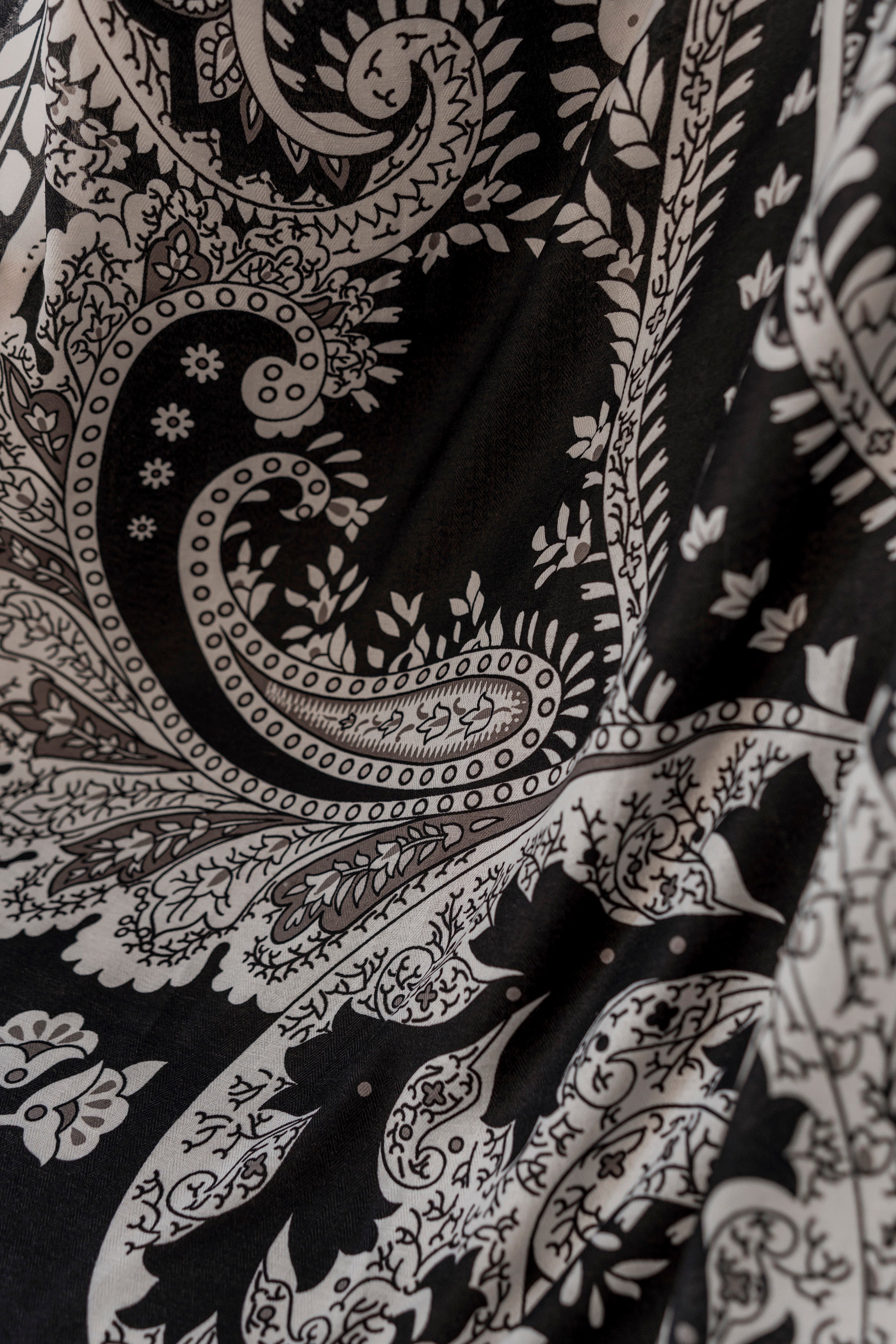 Paisley Noir